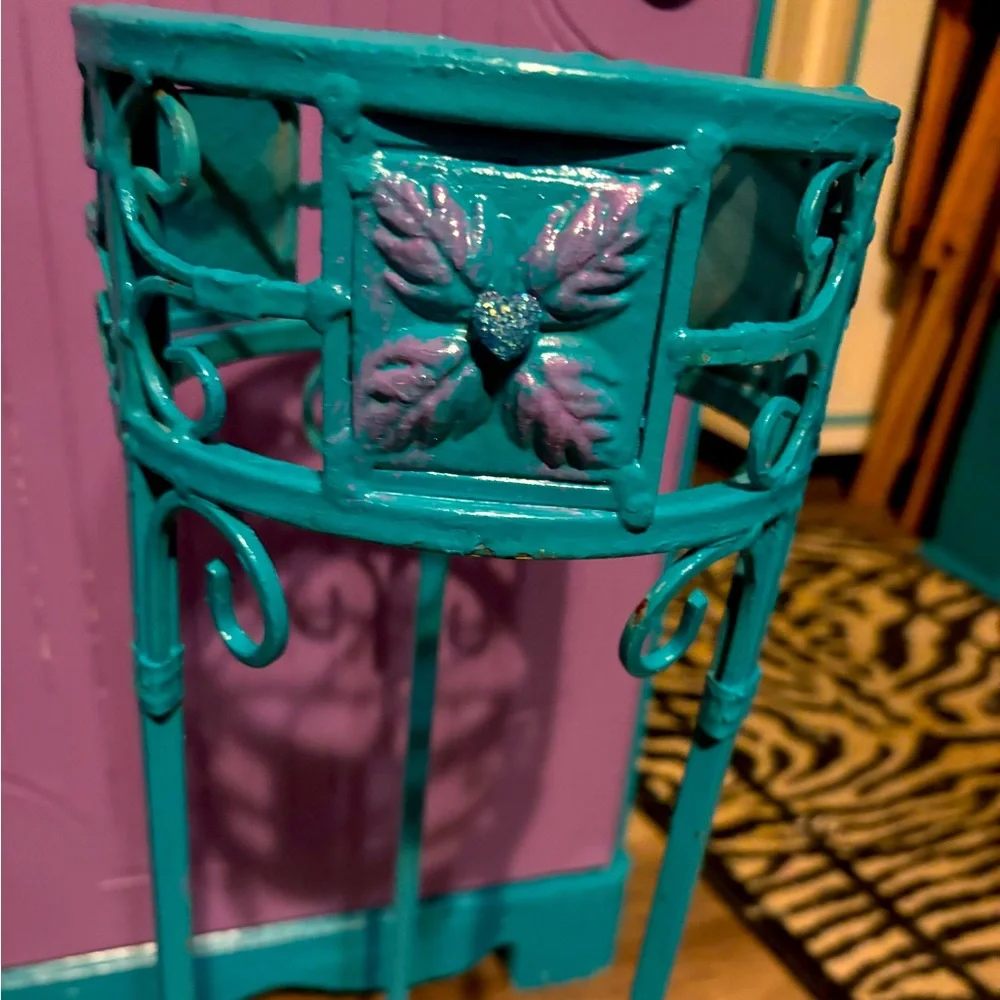 Wrought iron plantt stand painted in turquoise and pinkish lavender, super cute1